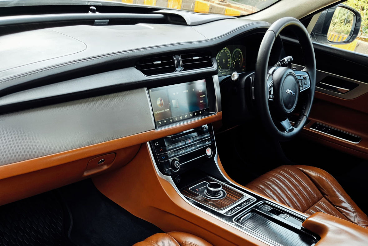 Jaguar XF Portfolio