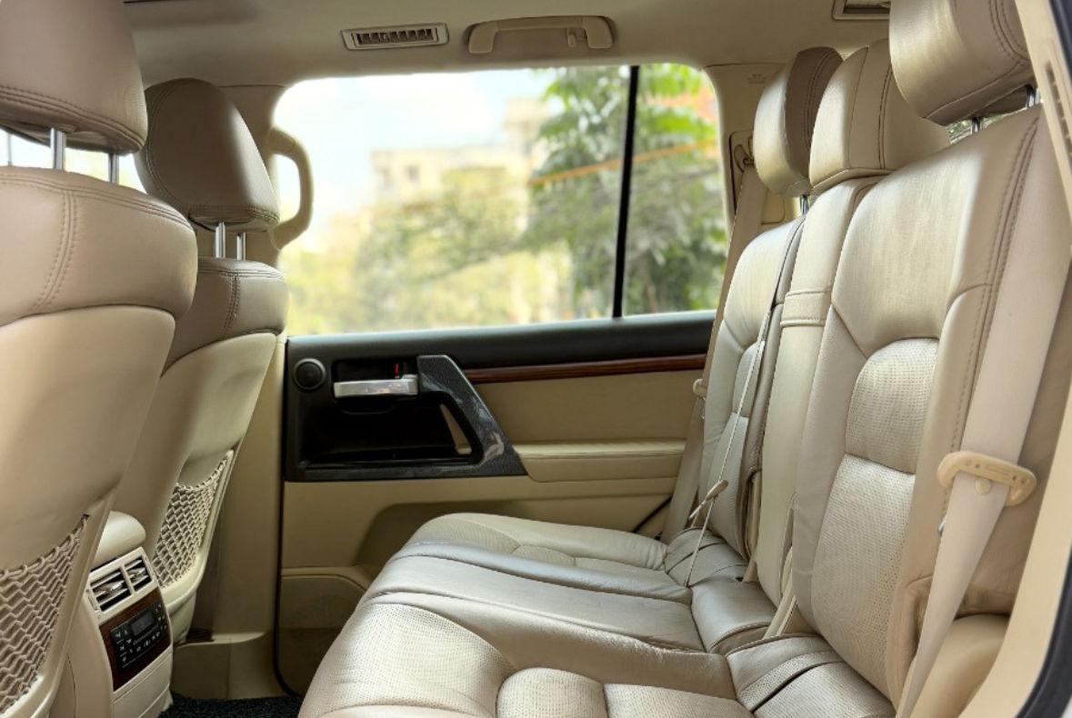 Toyota Land Cruiser LC200 