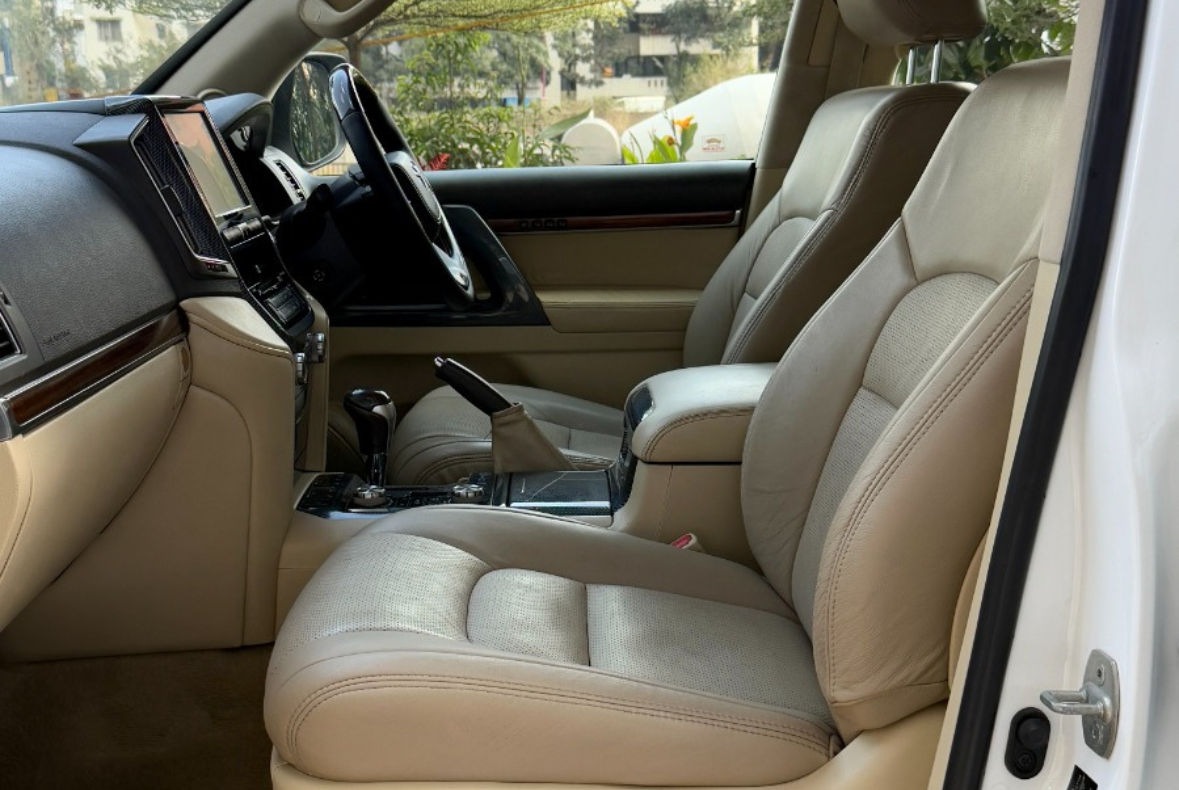 Toyota Land Cruiser LC200 