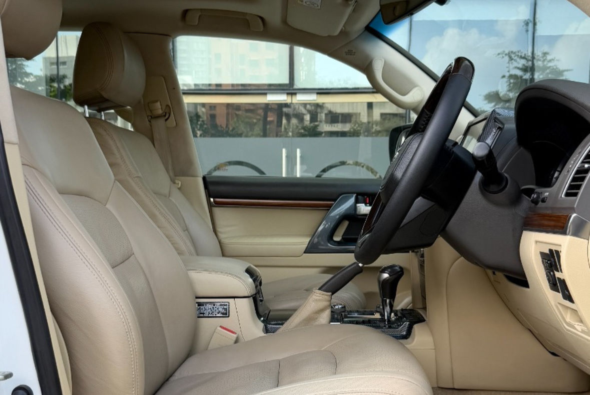 Toyota Land Cruiser LC200 