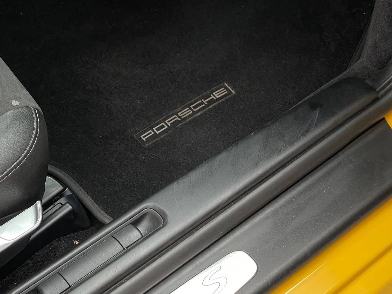 Porsche Cayman S 