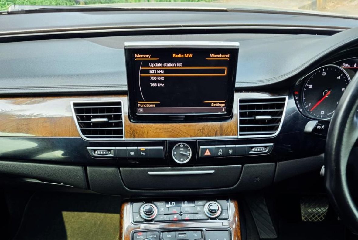 AUDI A8L