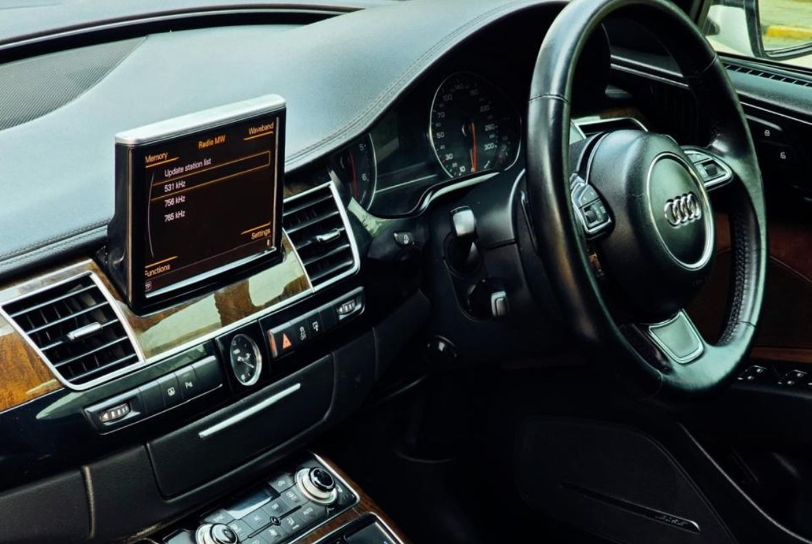 AUDI A8L