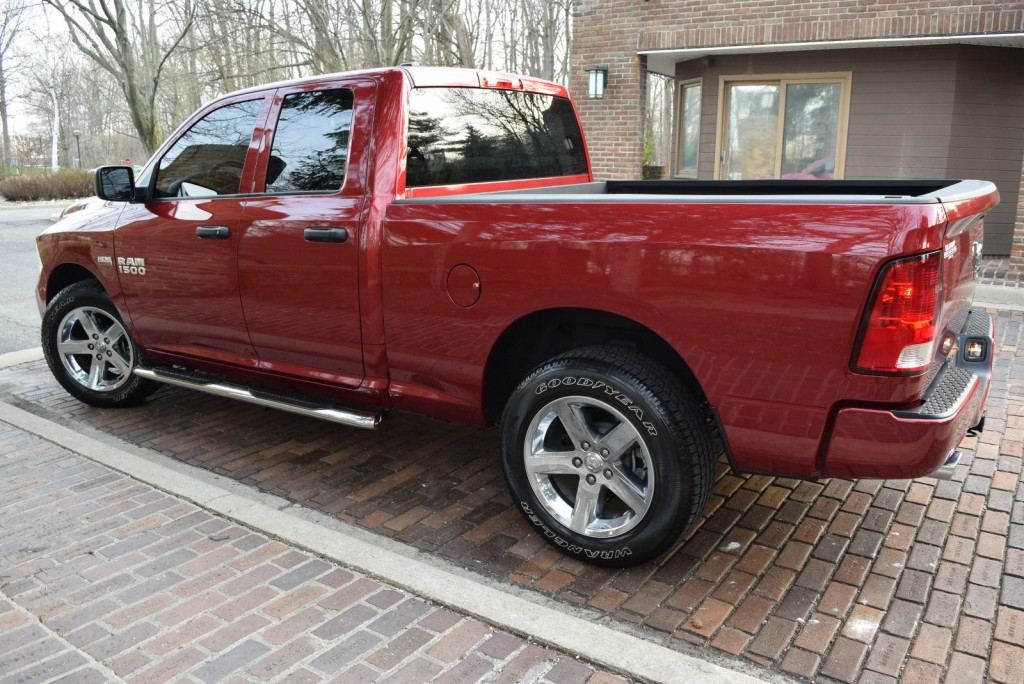 2015 Ram 1500 ST CREW CAB Edition (Hemi Powered)