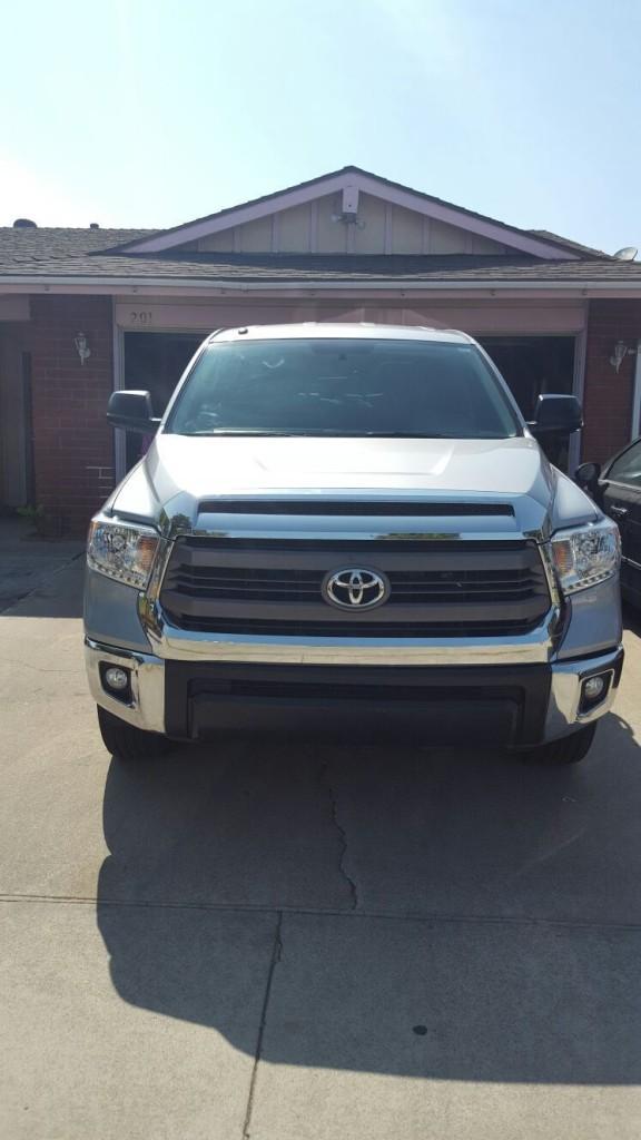 2015 Toyota Tundra SR5 Crew Cab Pickup 4 Door 5.7L