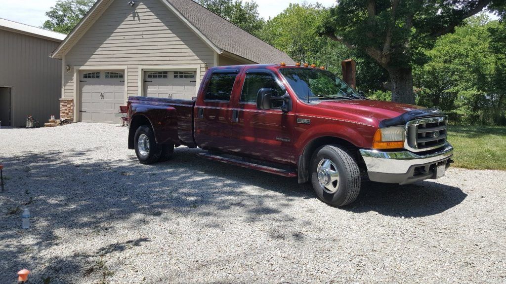 Fresh service 2000 Ford F 350 Lariat pickup