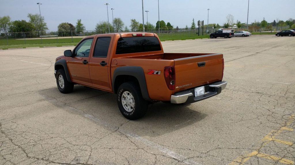Lighter version 2004 Chevrolet Colorado pickup