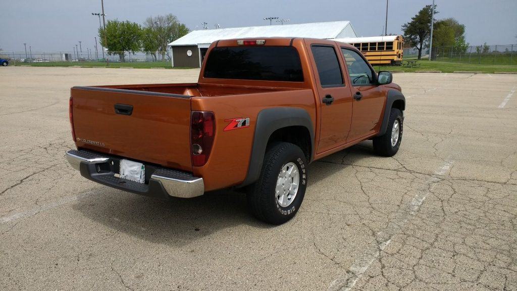 Lighter version 2004 Chevrolet Colorado pickup