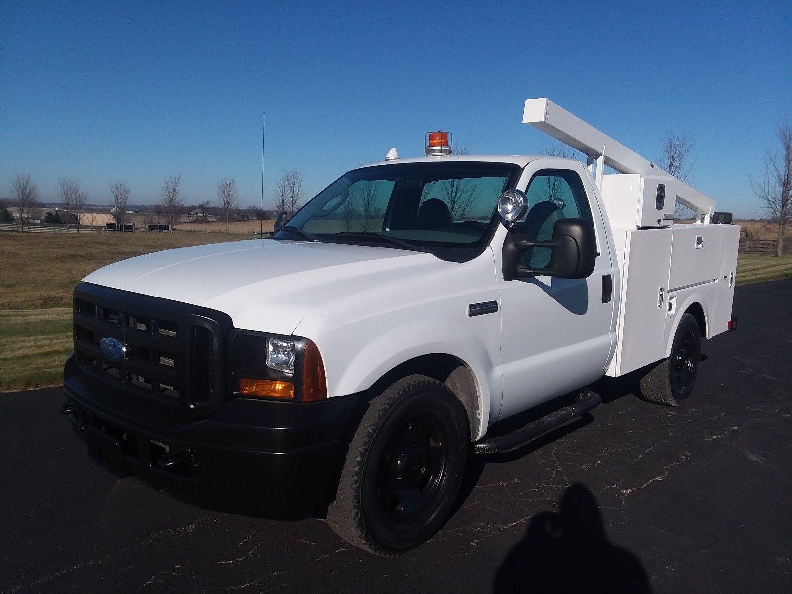 reliable worker 2007 Ford F 350 XL Super Duty Utility Service Truck