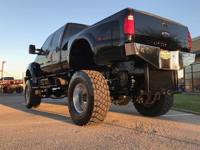 very low mileage 2008 Ford F-650 LARIAT pickup