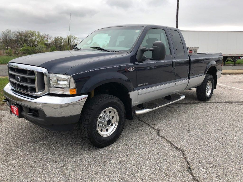 garaged 2002 Ford F 250 XLT pickup