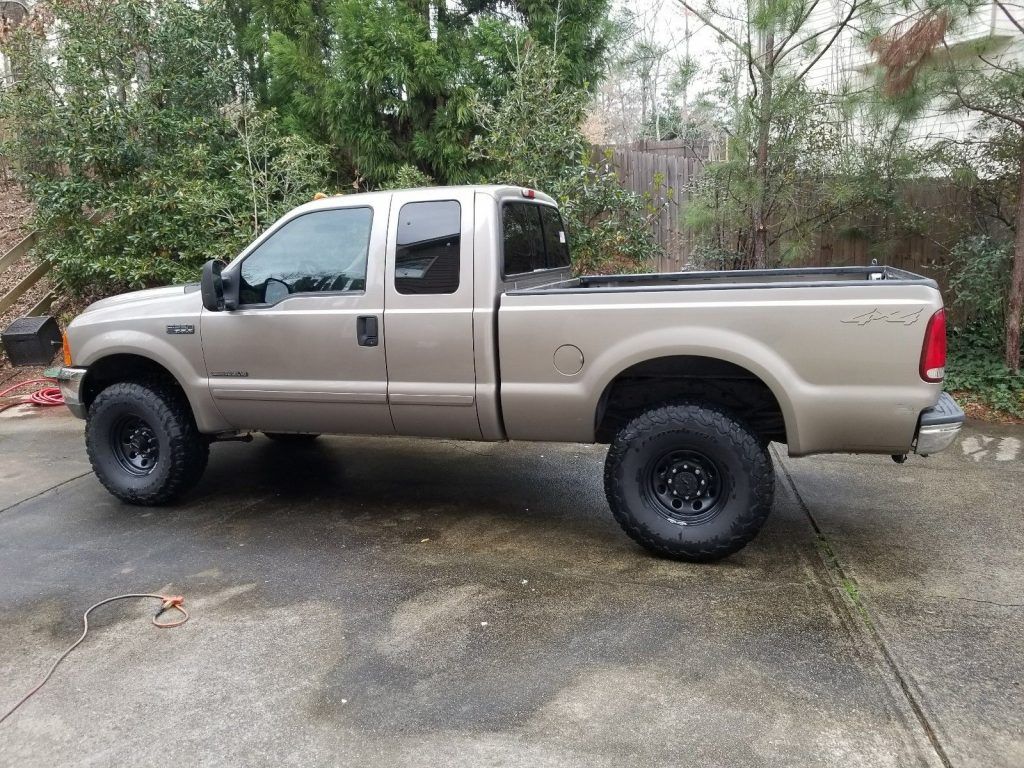 short bed 2002 Ford F 250 XLT pickup