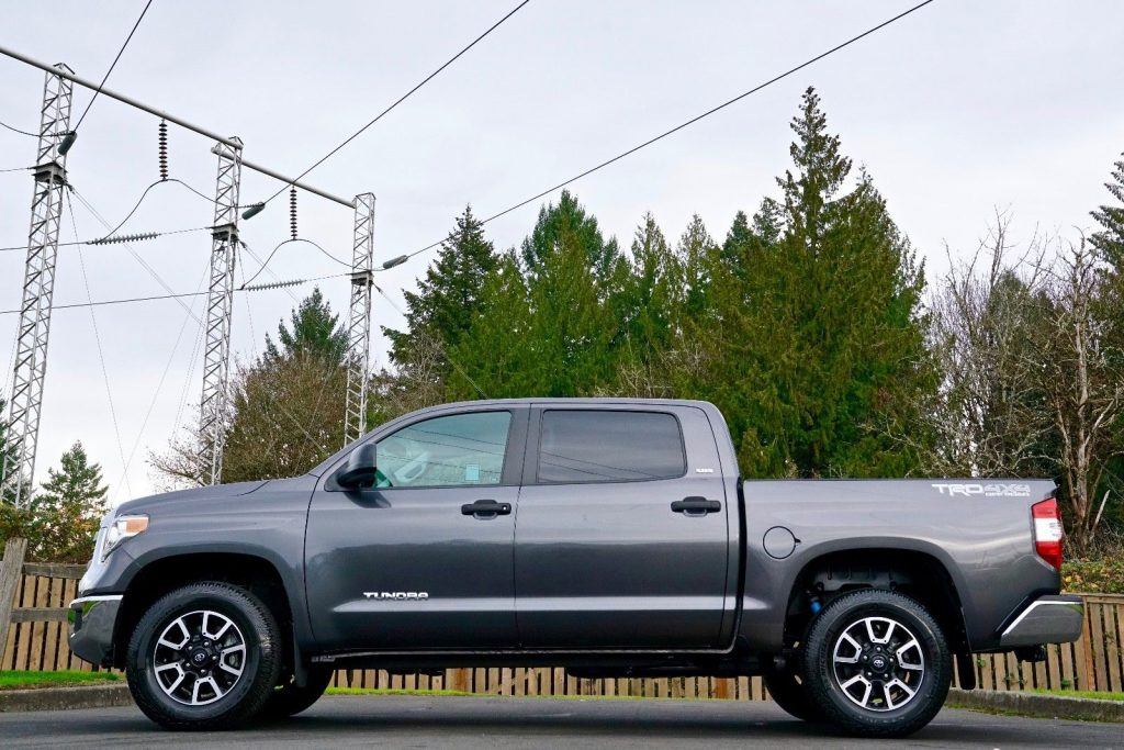 loaded with options 2014 Toyota Tundra SR5 pickup