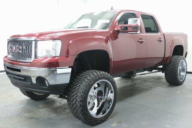 lifted 2013 GMC Sierra 1500 SLT pickup