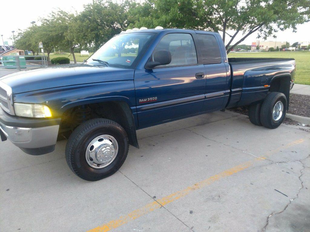 solid 2002 Dodge Ram 3500 SLT pickup