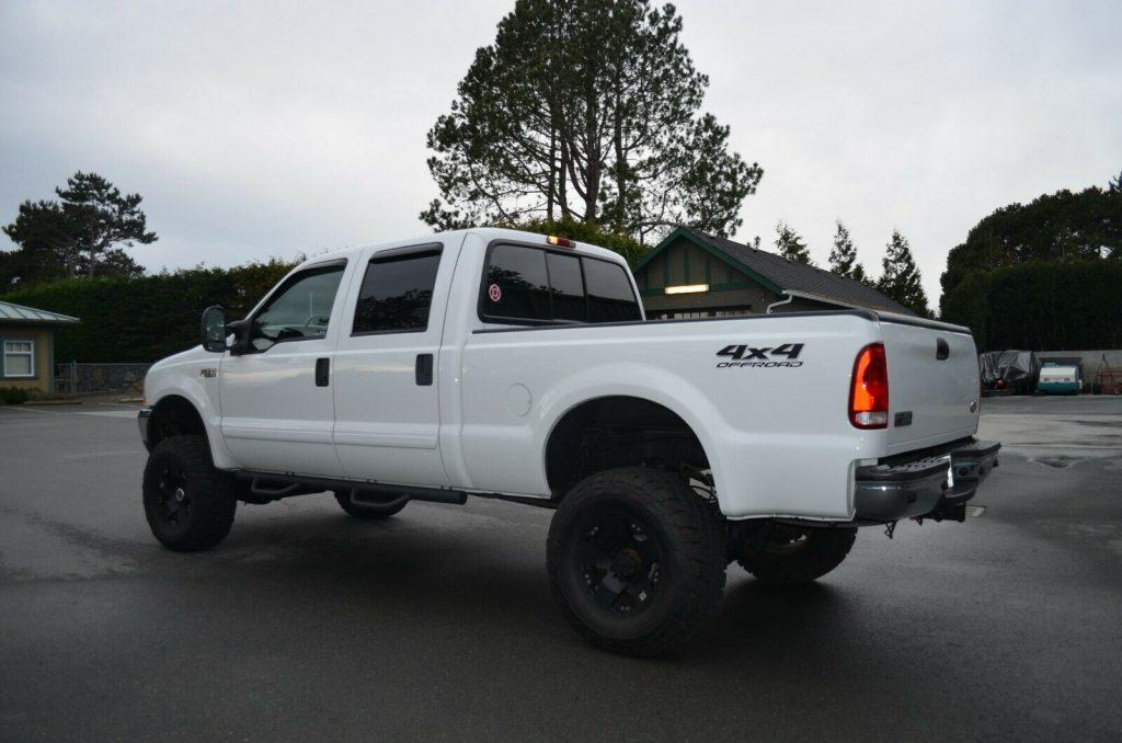 well equipped 2002 Ford F 350 Lariat pickup