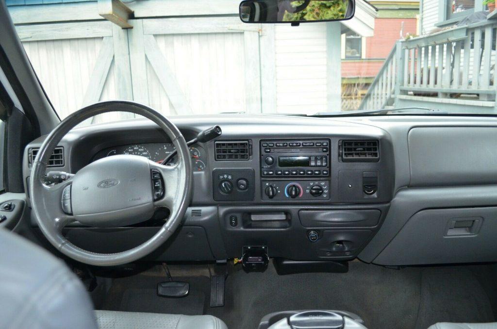 well equipped 2002 Ford F 350 Lariat pickup