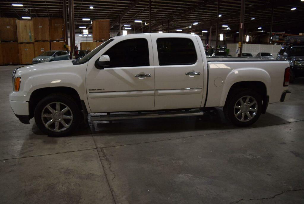 fully loaded 2011 GMC Sierra 1500 Denali pickup