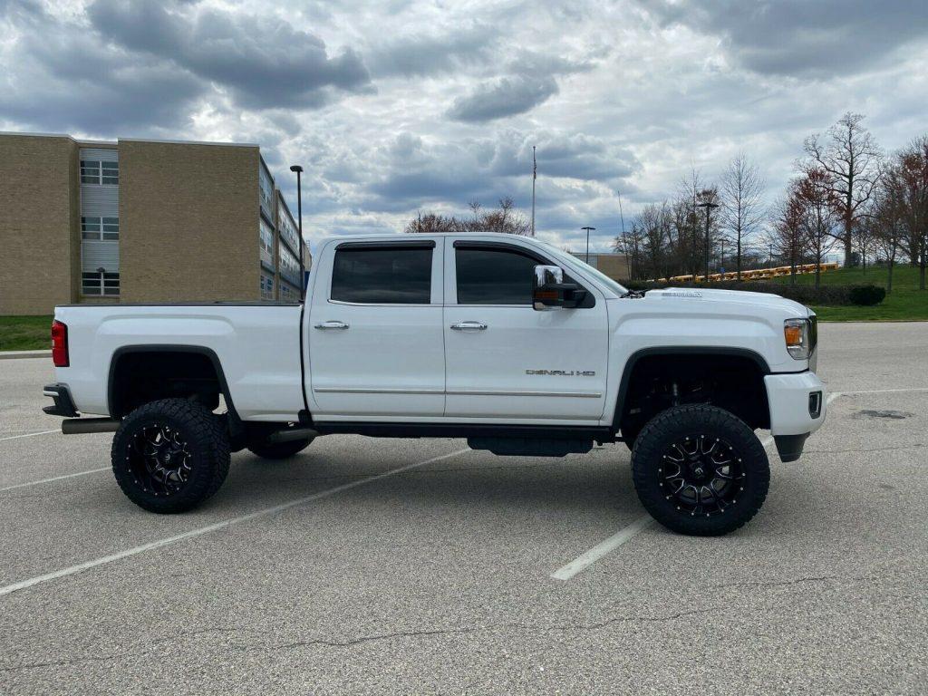 loaded 2017 GMC Sierra 2500 Denali pickup