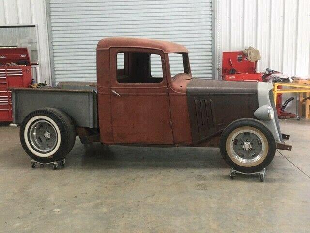 nicely modified 1935 Chevrolet Pickup