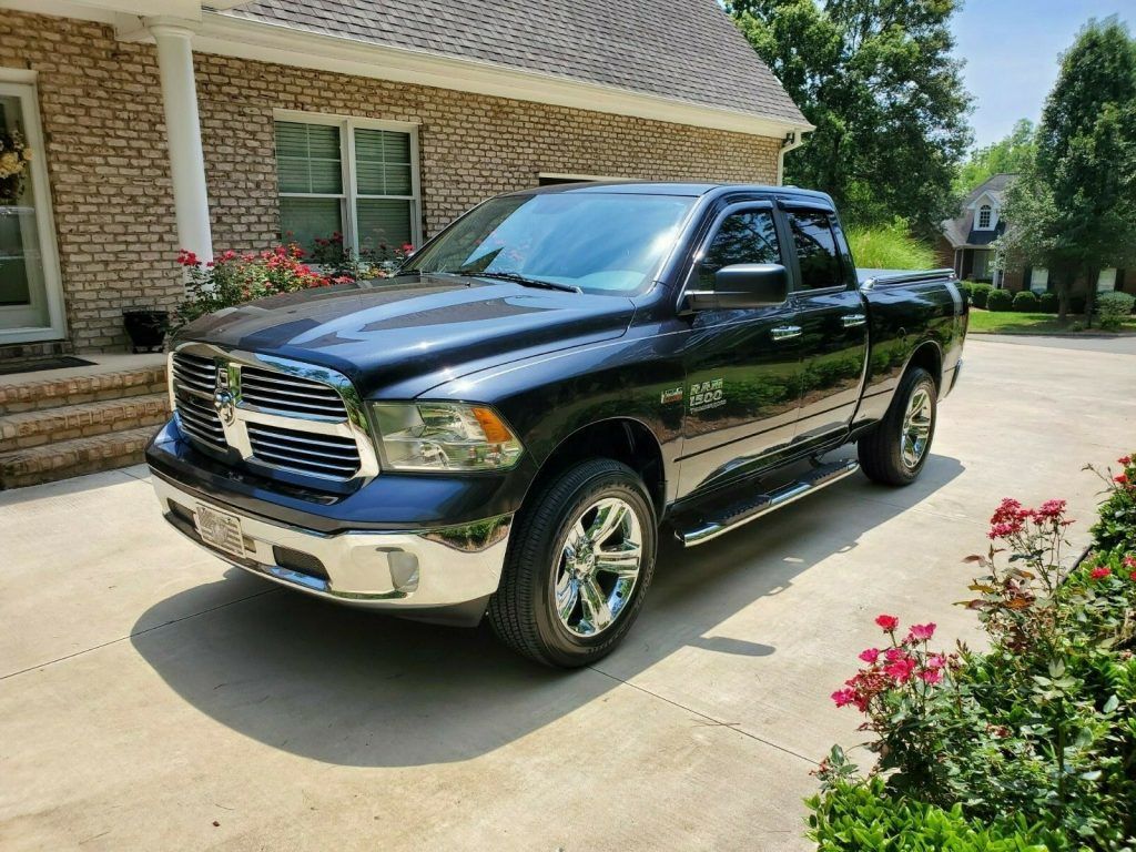 very clean 2014 Dodge Ram 1500 SLT pickup