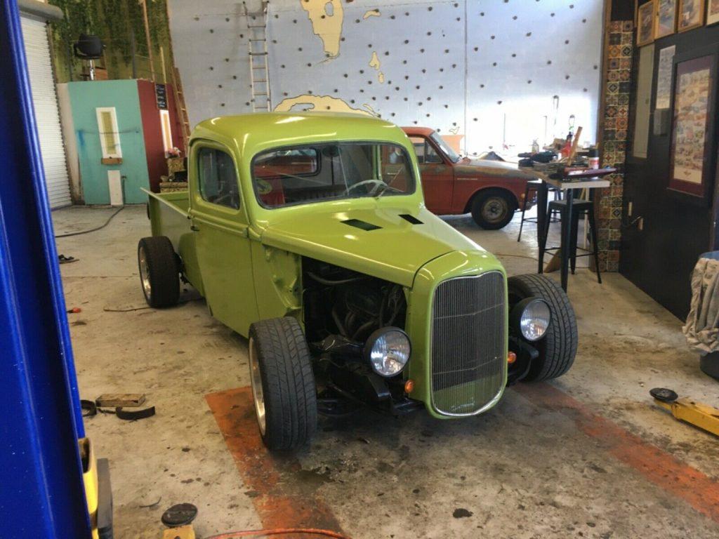 Restomod custom 1946 Ford Pickup