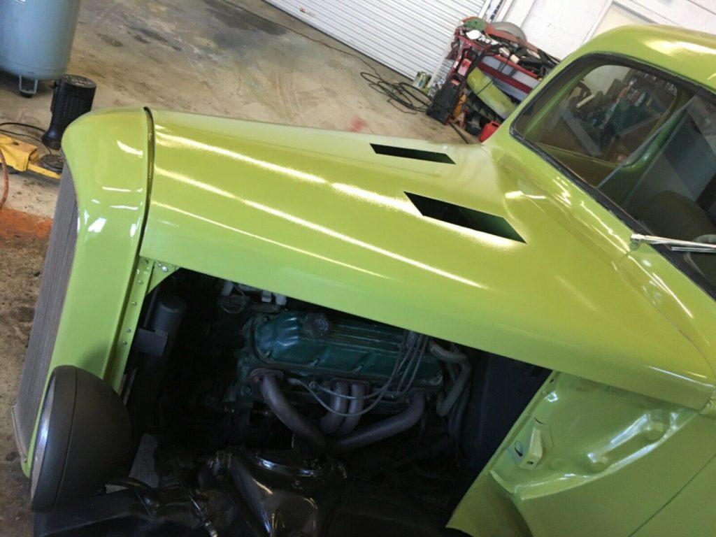 Restomod custom 1946 Ford Pickup