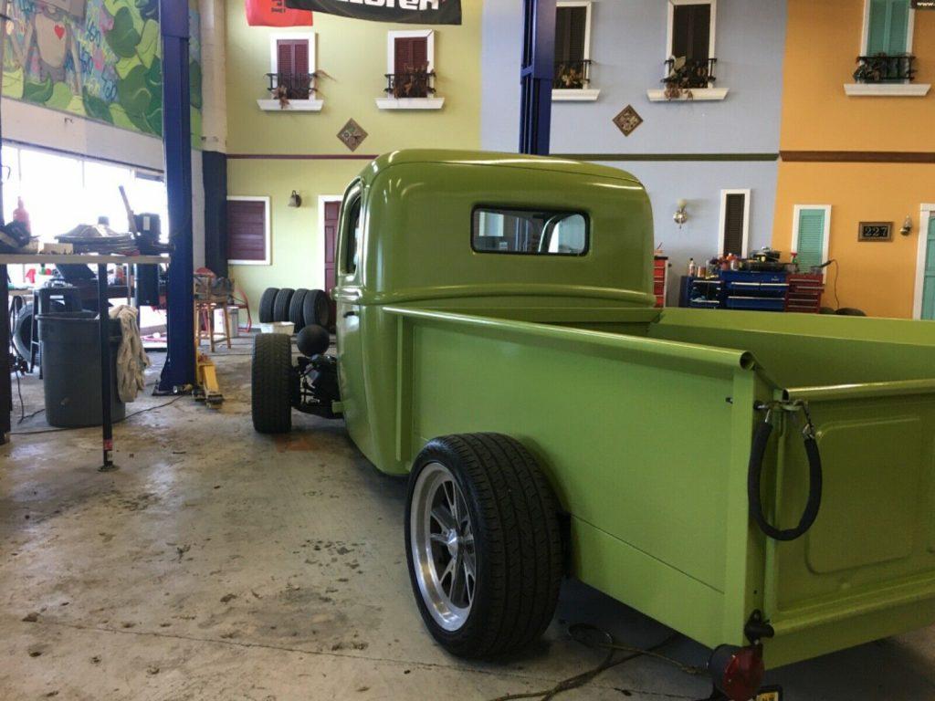 Restomod custom 1946 Ford Pickup