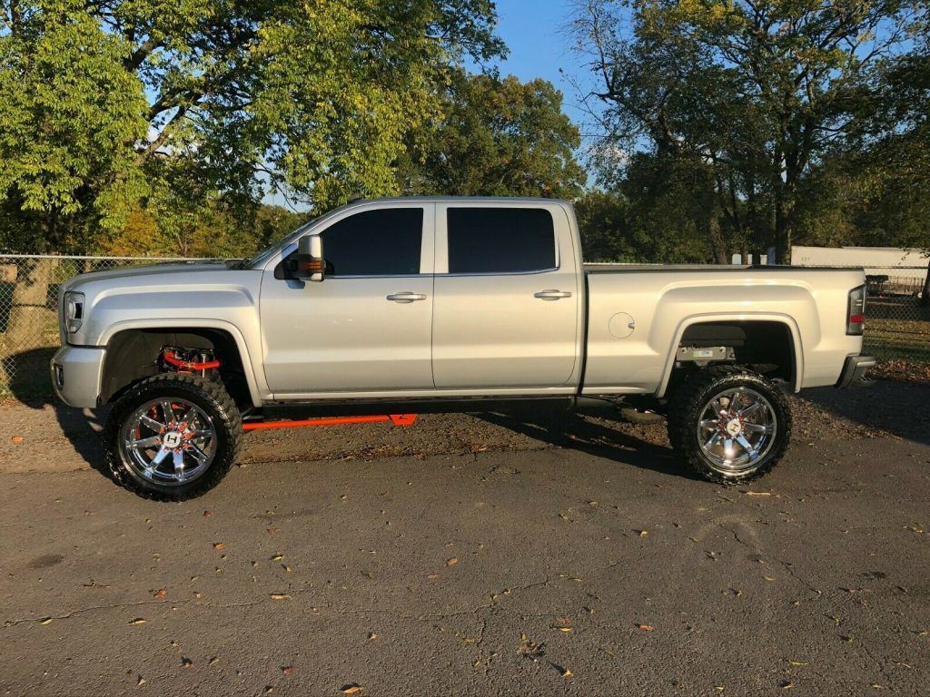 well modified 2015 GMC Sierra 2500 SLT pickup