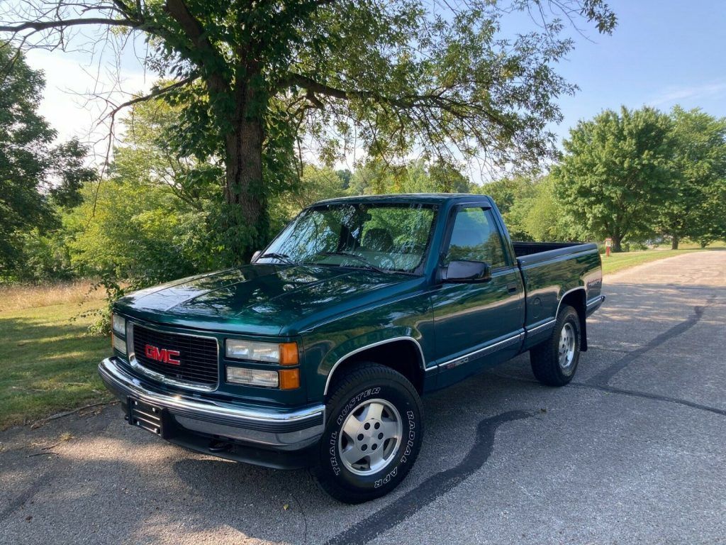 1995 GMC Sierra 1500 SLE Short Bed Regular Cab 4×4 pickup [excellent shape]