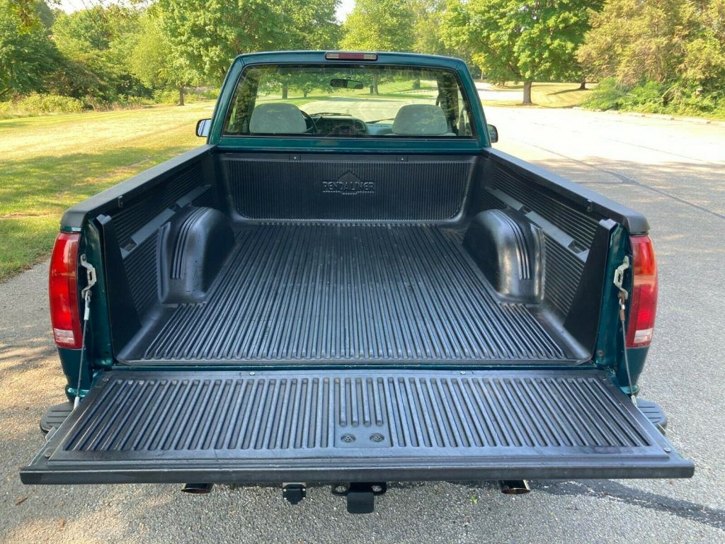 1995 GMC Sierra 1500 SLE Short Bed Regular Cab 4×4 pickup [excellent shape]