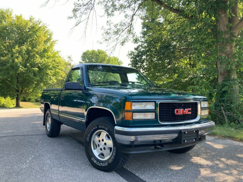 1995 GMC Sierra 1500 SLE Short Bed Regular Cab 4×4 pickup [excellent shape]