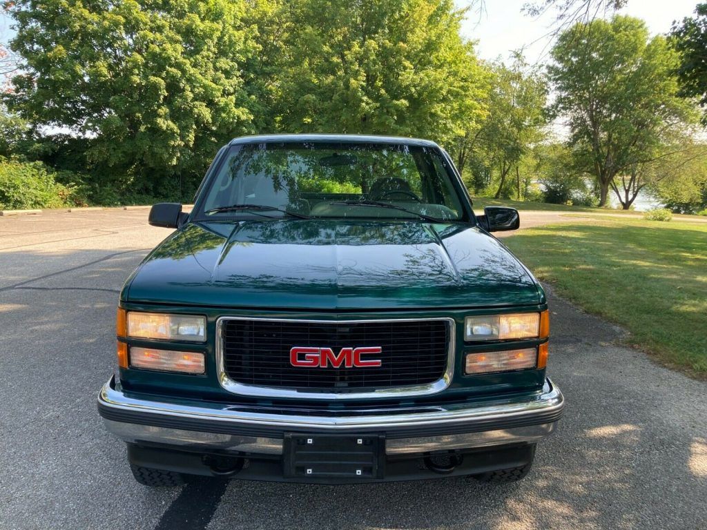 1995 GMC Sierra 1500 SLE Short Bed Regular Cab 4×4 pickup [excellent shape]