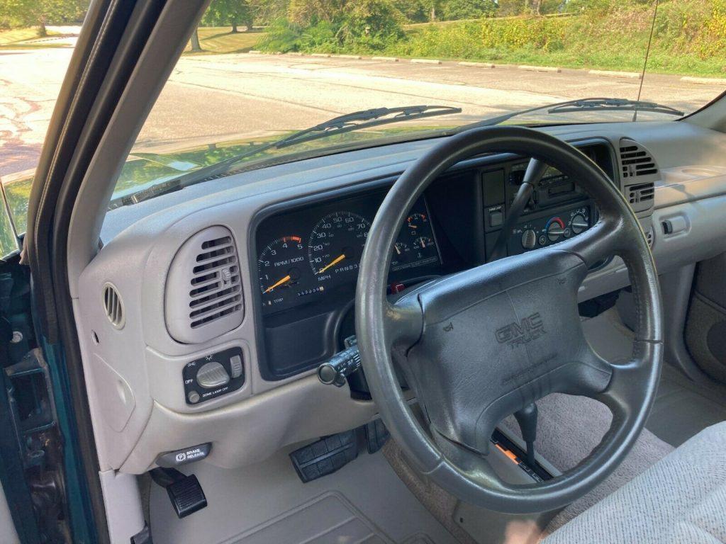 1995 GMC Sierra 1500 SLE Short Bed Regular Cab 4×4 pickup [excellent shape]