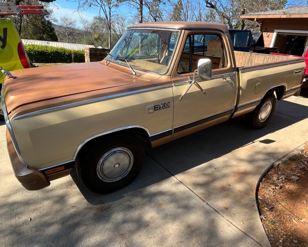 1985 Dodge D100 Pickup