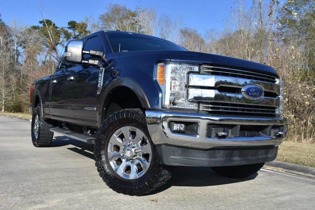 2017 Ford F-250 Lariat pickup [pristine shape]