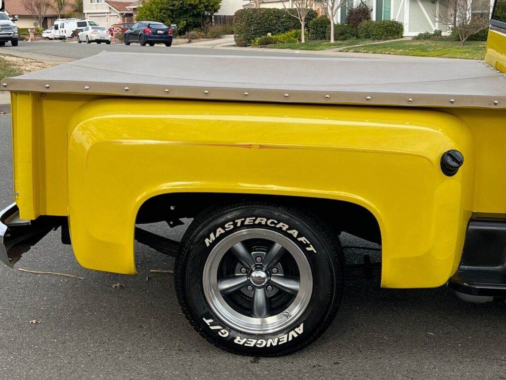 1976 Chevy Stepside Truck 454