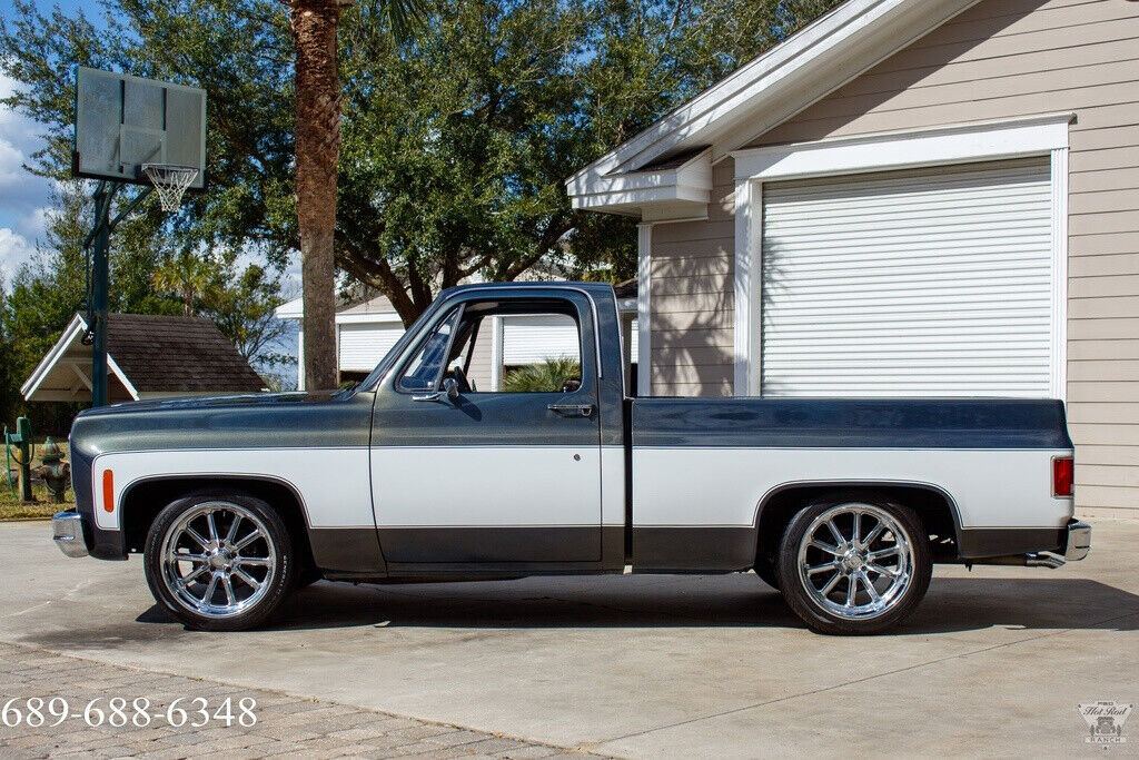 1977 Chevrolet C-10 Shortbed / 5.0L 305 V8 4-Spd