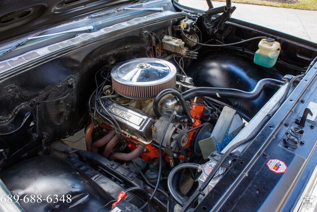 1977 Chevrolet C-10 Shortbed / 5.0L 305 V8 4-Spd