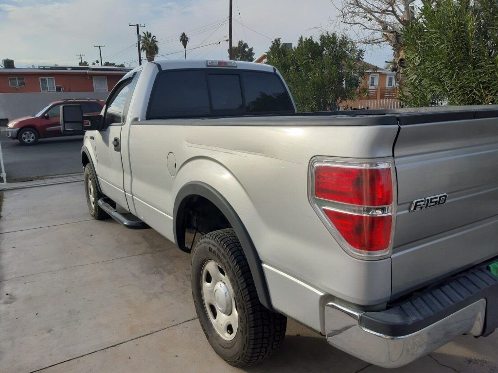 2009 Ford F-150 XL pickup [minor blemishes]