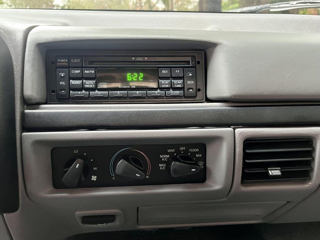 1997 Ford F-250 3/4-TON XLT REGULAR CAB