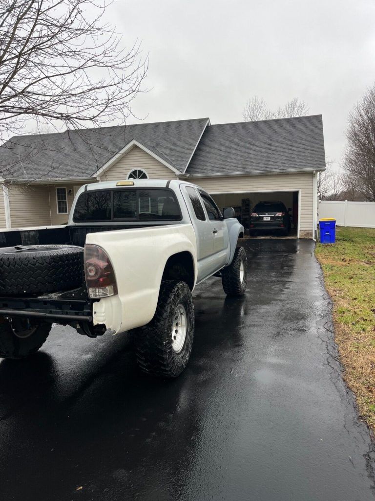 2009 Toyota Tacoma Access Cab pickup [serviced]
