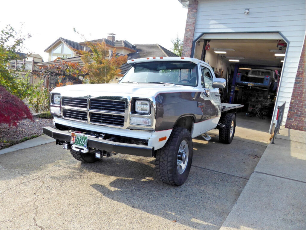 1991 Dodge W250 4×4 Cummins L E PS, PDB, PW, AIR ,PM ,OD Auto, 125K Miles