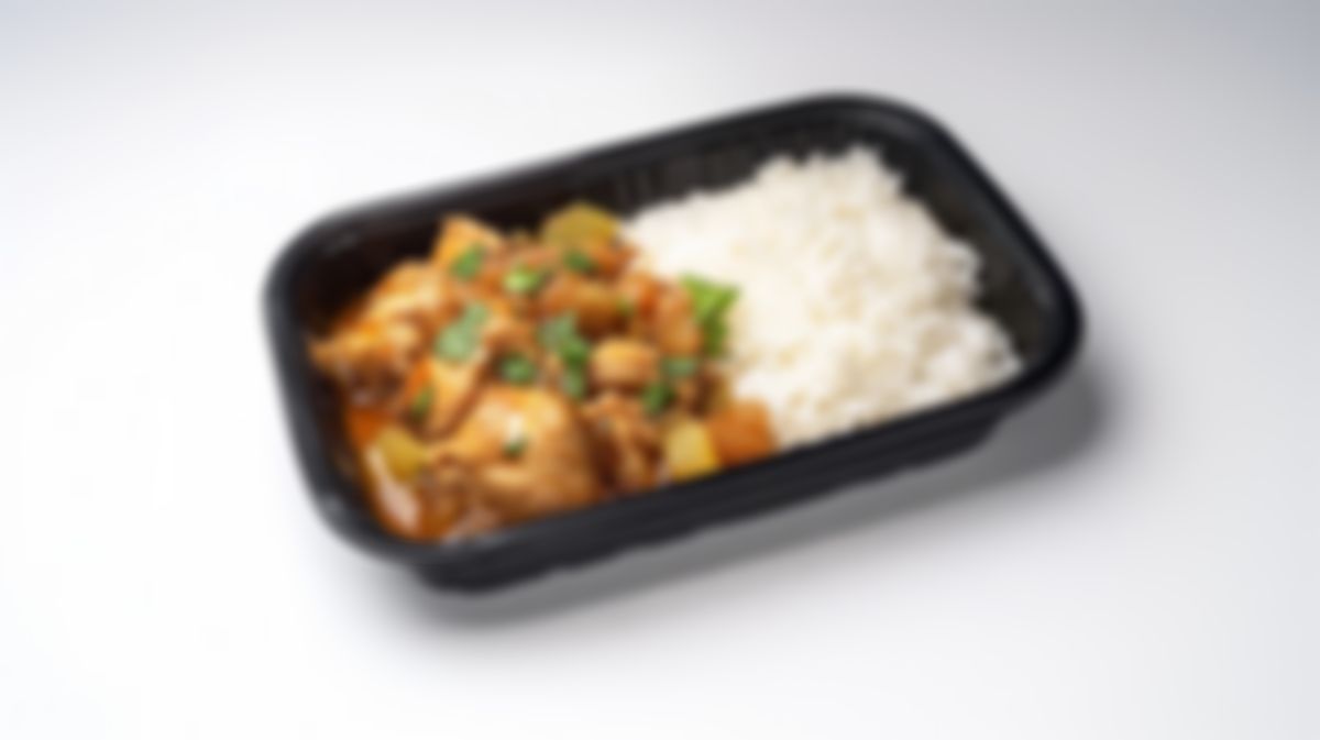 Pollo guisado con arroz blanco