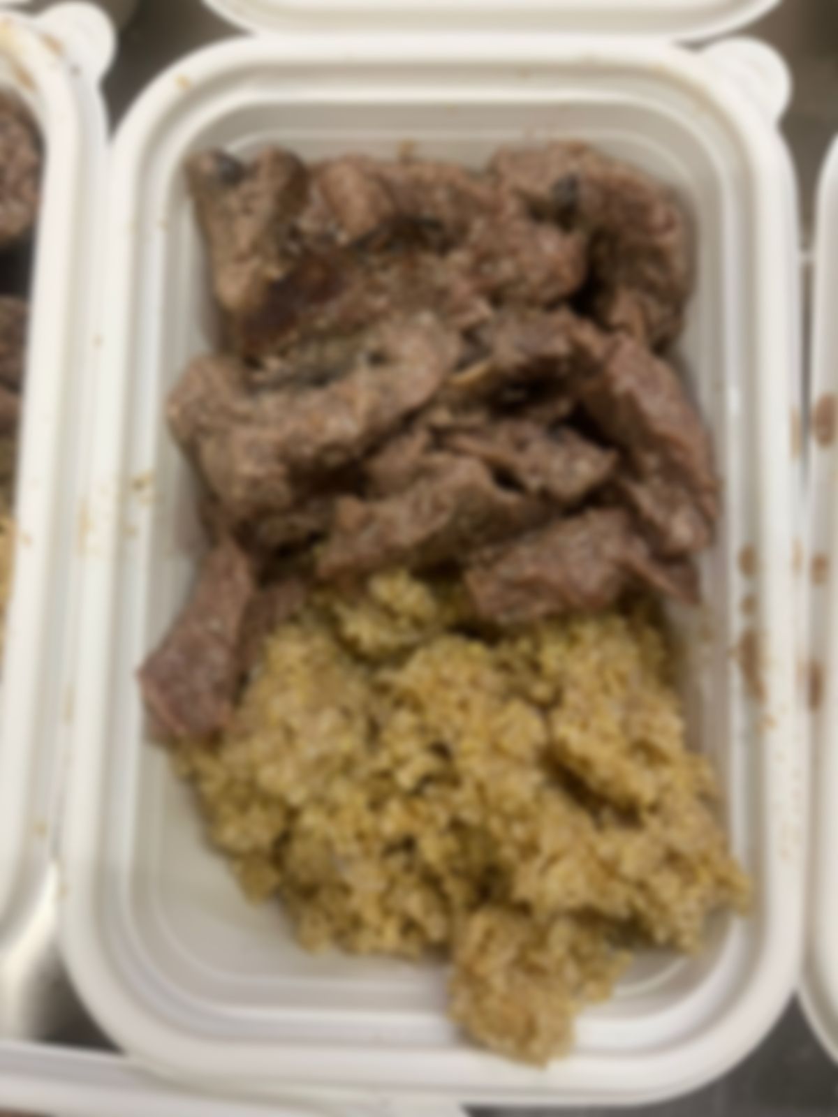 Carne de res en crema de setas con quinoa 