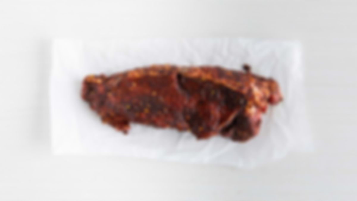 NY strip steak sazonado con café (coffee rub), 1 - 1.5 lbs