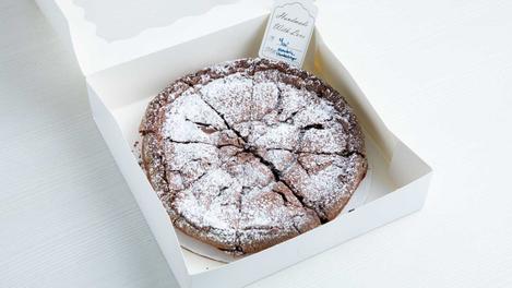 Flourless chocolate cake
