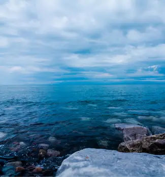 Crystal clear waters along the coastline of Lake Erie, Ohio.