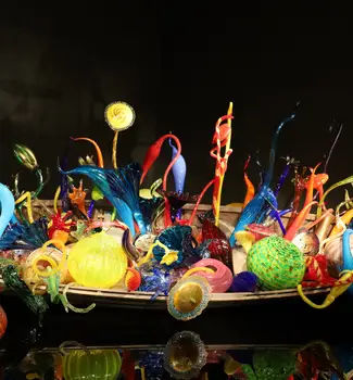 Boat of glass sculptures in the Chihuly Glass Museum of Seattle, Washington.