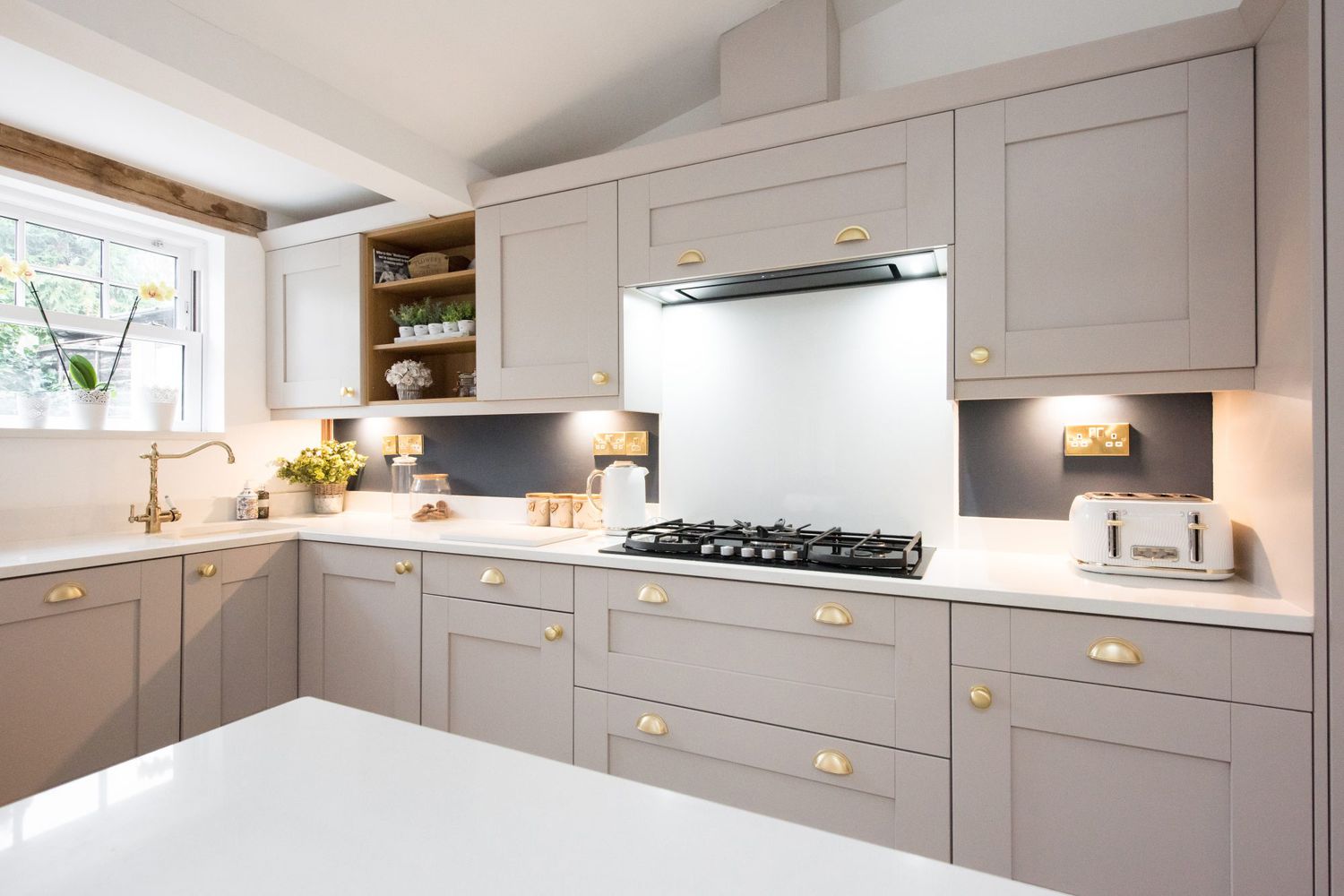 Cabinet services